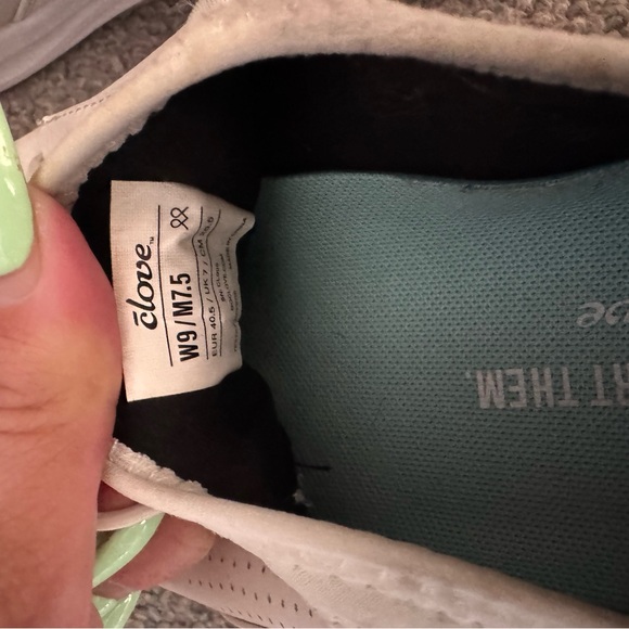 Woman’s classic Clove healthcare shoe - Picture 4 of 4